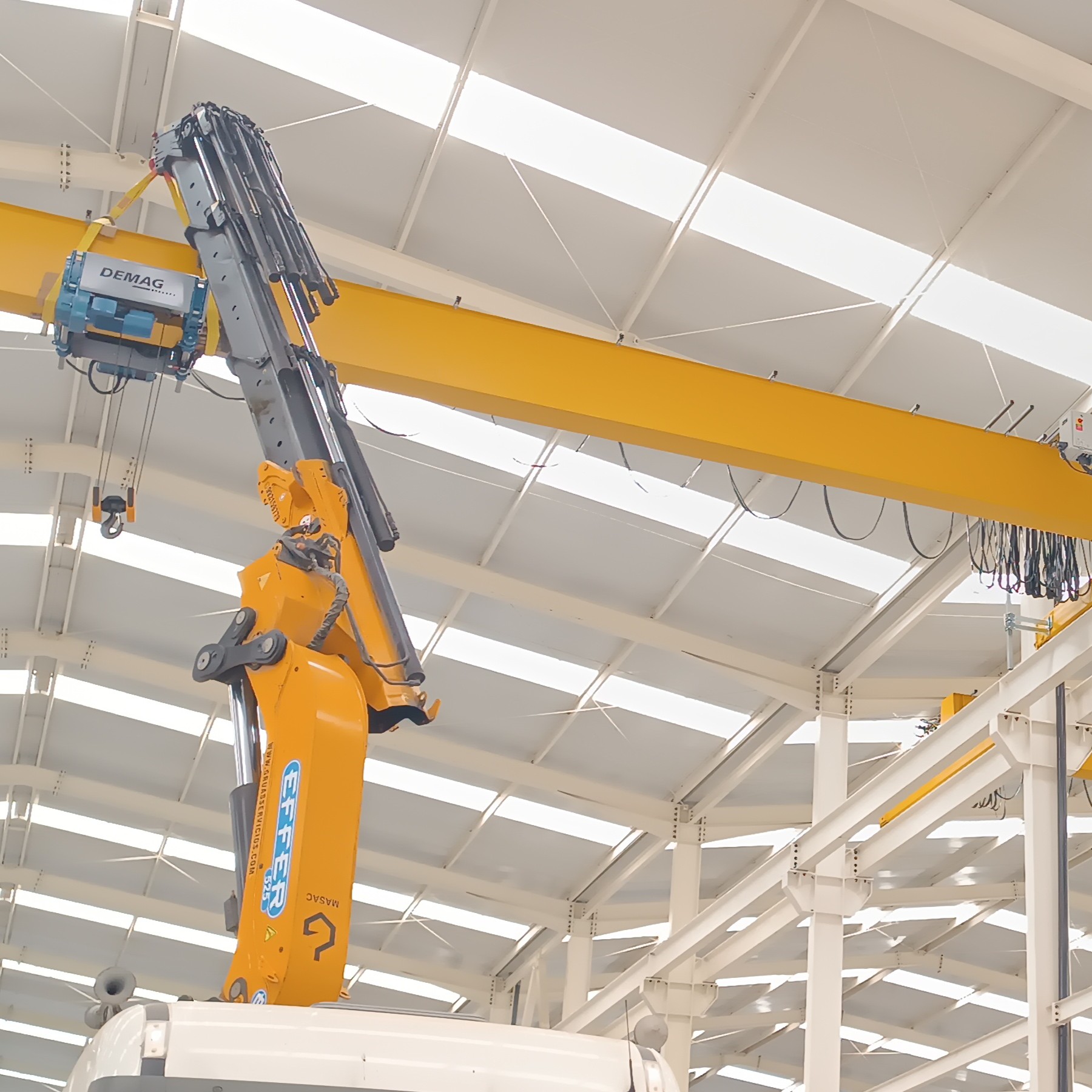 Montaje de puentes grúa industriales - SERVIMAQ Perú