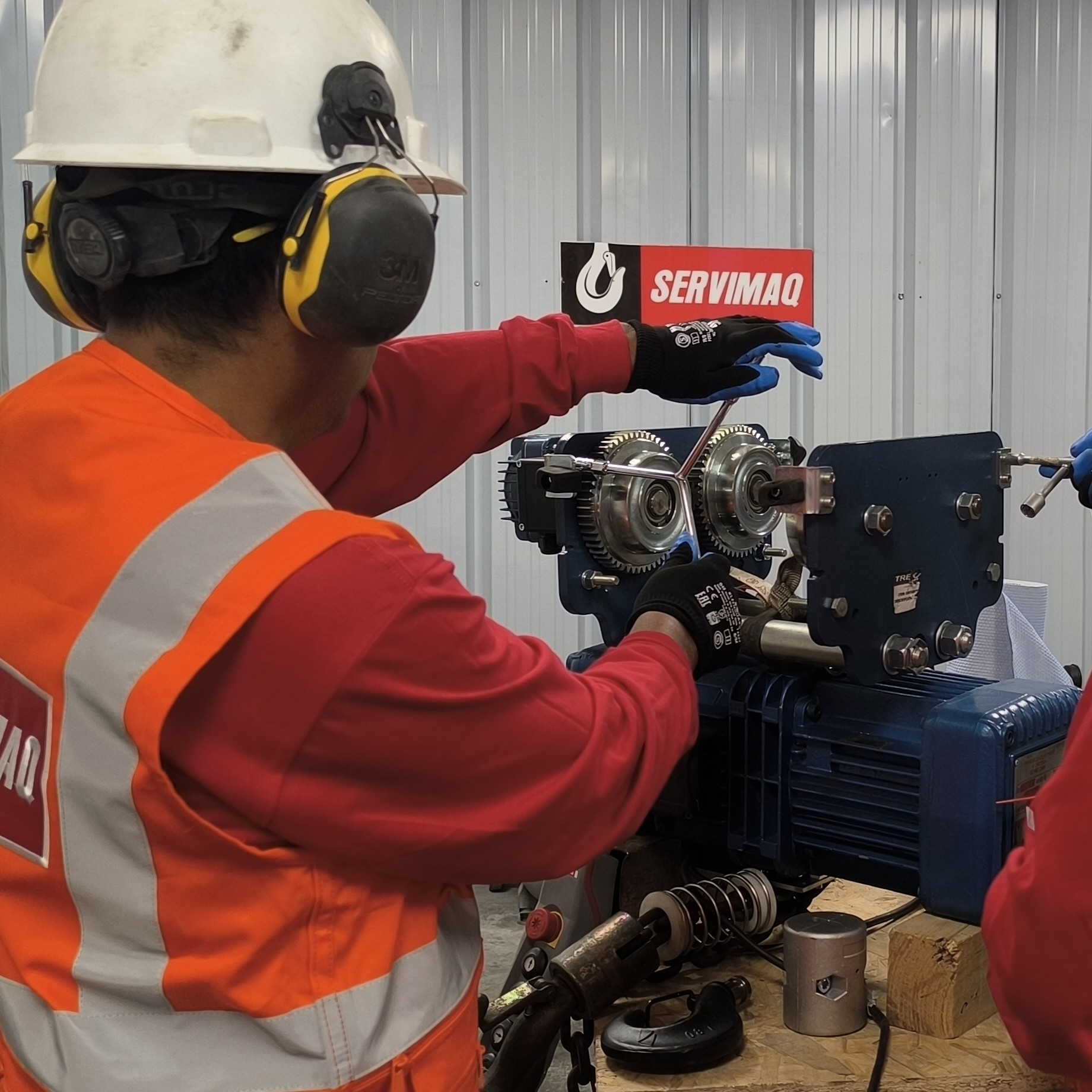 Montaje y puesta en marcha de puente grúa ejecutado por SERVIMAQ en Perú